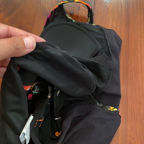 Gottex Black Pink multicolor floral one piece
Swimsuit slim fit foam cups Sz 10 - Picture 12 of 14